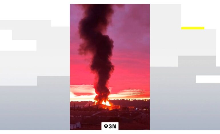 Tres heridos graves en el incendio de una fábrica de reciclaje en Caldes de Montbui