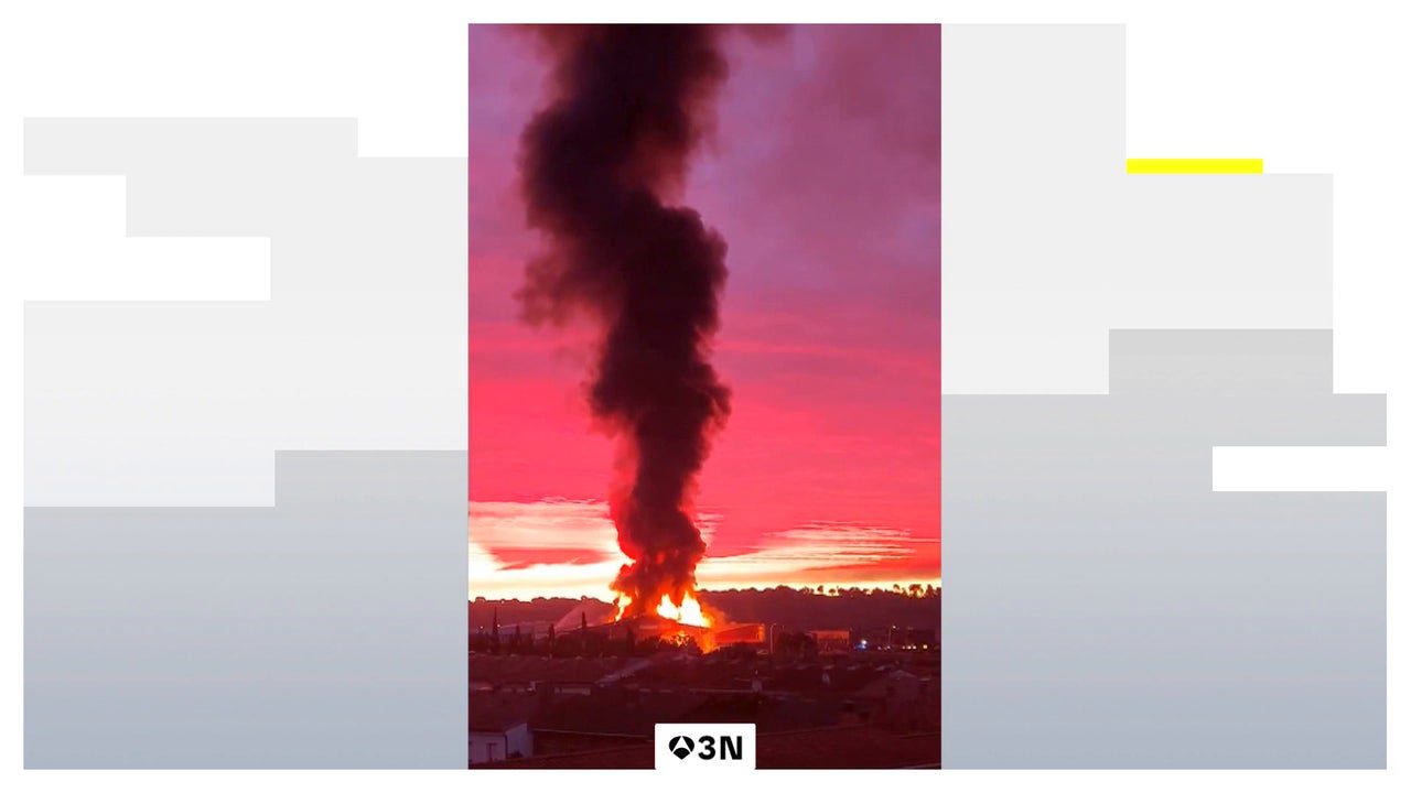 Tres heridos graves en el incendio de una fábrica de reciclaje en Caldes de Montbui