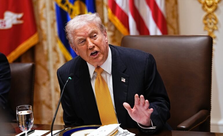 Trump amenaza a la BBC con una demanda de 1.000 millones si no se retracta de la emisión del documental sobre el asalto al Capitolio