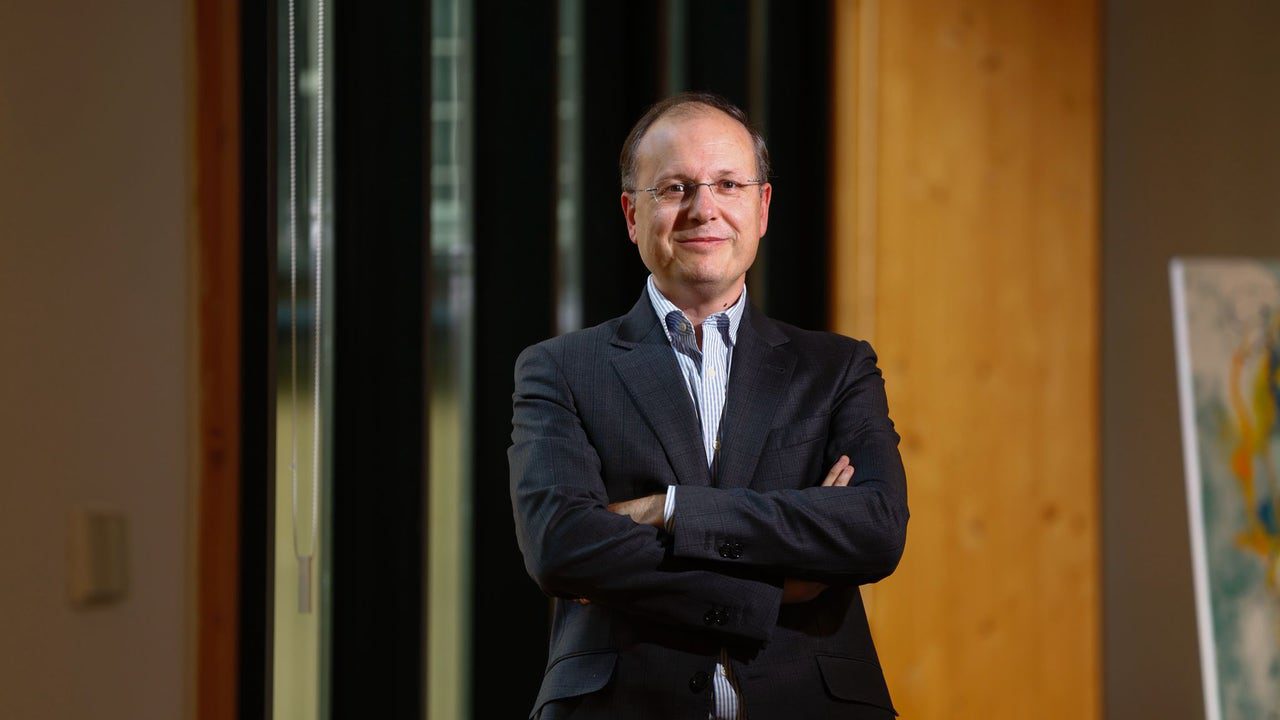 «El mercado laboral no crea empleo para perfiles de baja cualificación»