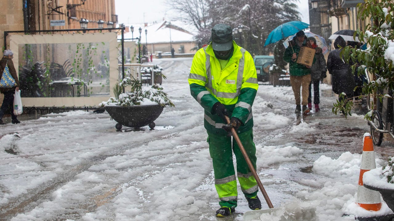 La AEMET alerta de nevadas a 500 metros en el norte peninsular que podrían afectar a «vías de comunicación importantes»