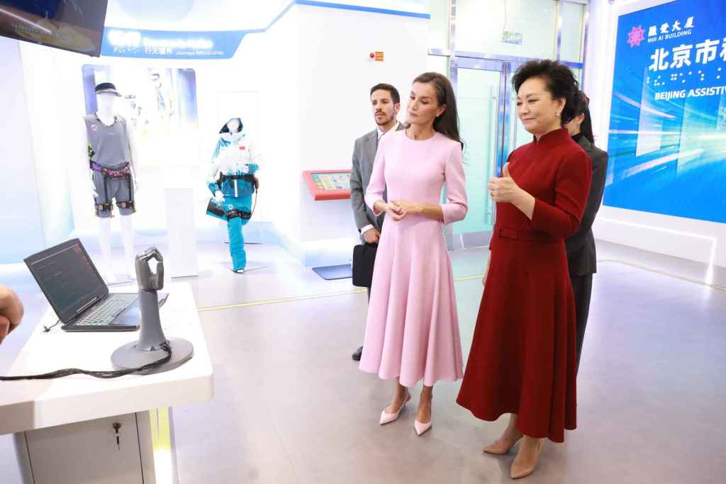El look completo de la Reina Letizia durante su visita a China