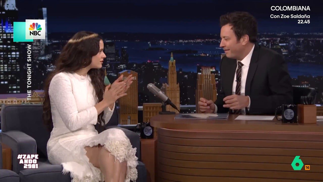 El vídeo de Jimmy Fallon aprendiendo a tocar las palmas con Rosalía: «¡Lo tiene!»