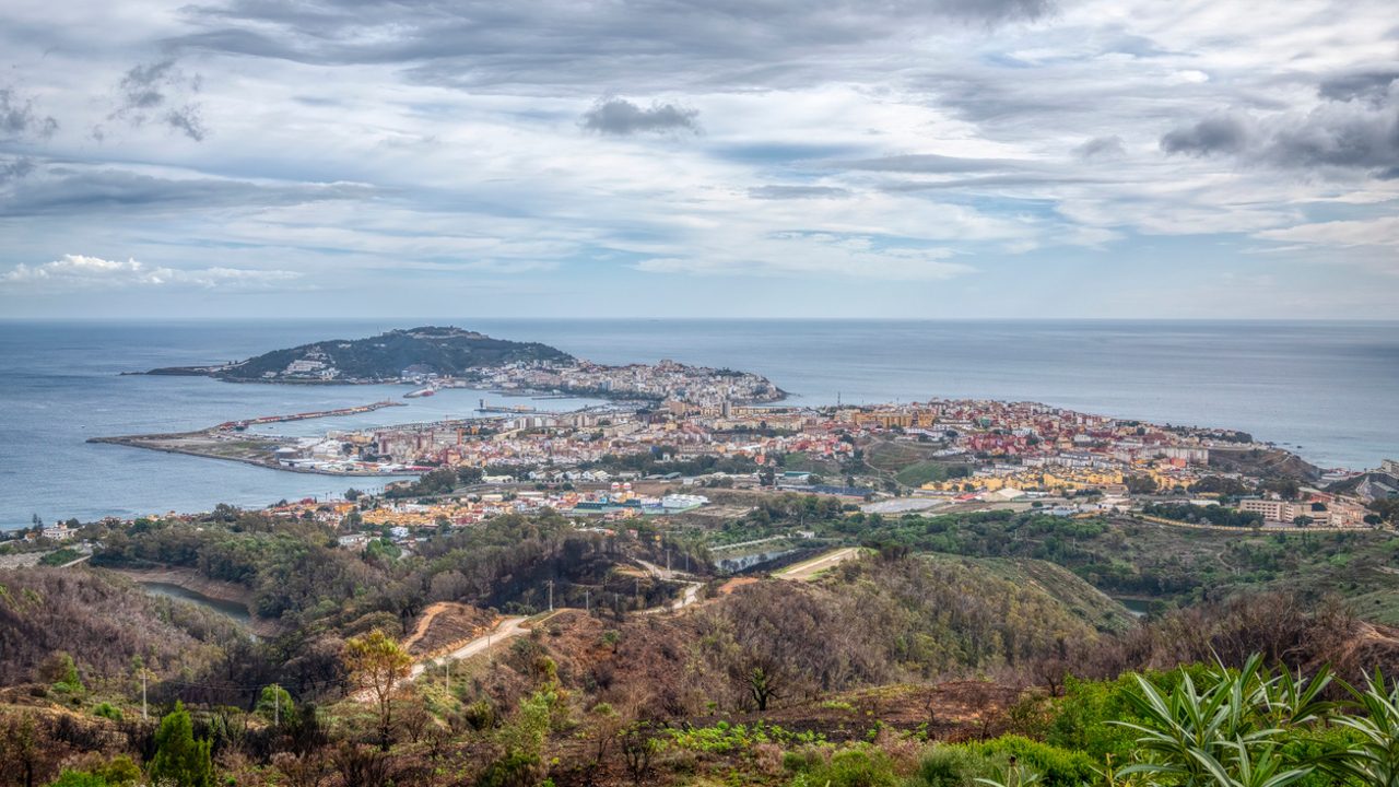 el nuevo y peligroso método para cruzar la frontera de Marruecos a Ceuta