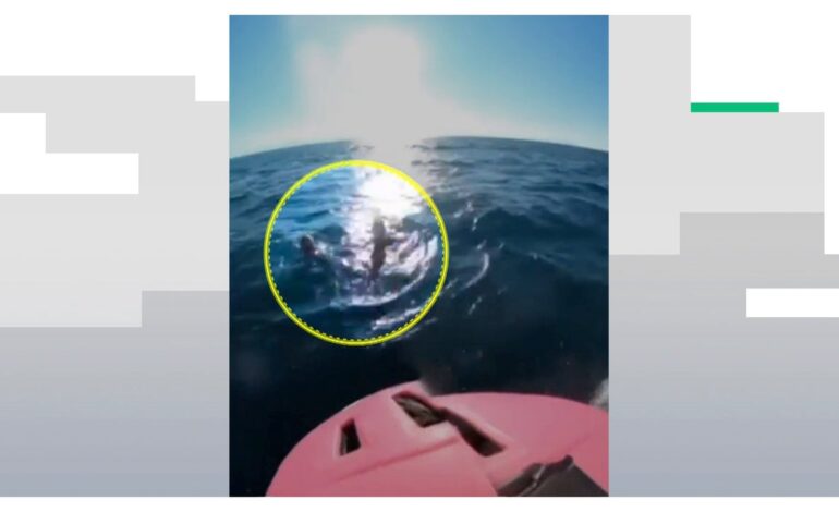 La windsurfista Iset Segura rescata in extremis a un padre y su hija de morir ahogados