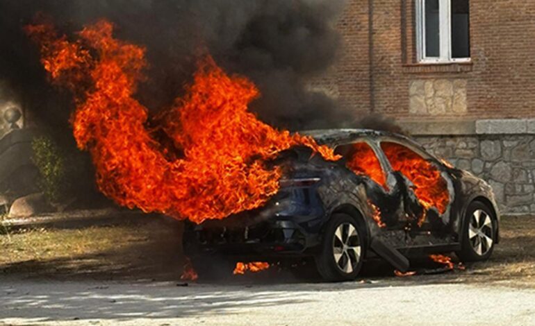El invento de Renault que permite apagar el incendio de un coche eléctrico en minutos