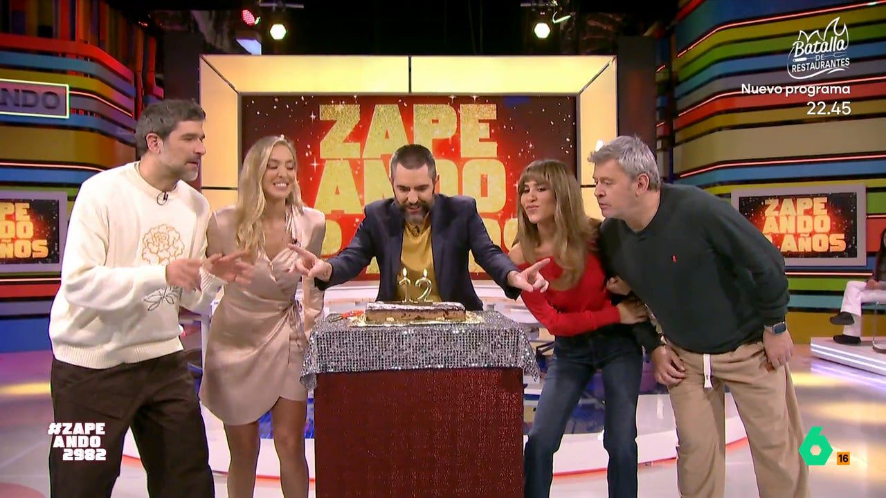 Los zapeadores celebran los 12 años de emisión entre bromas y deseos de lo más extraños: «¡Que viejos somos!»