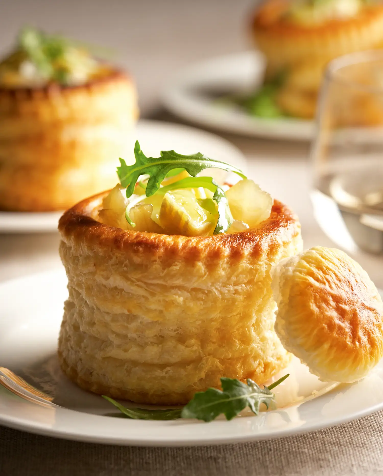 Volovanes rellenos de paté y cebolla