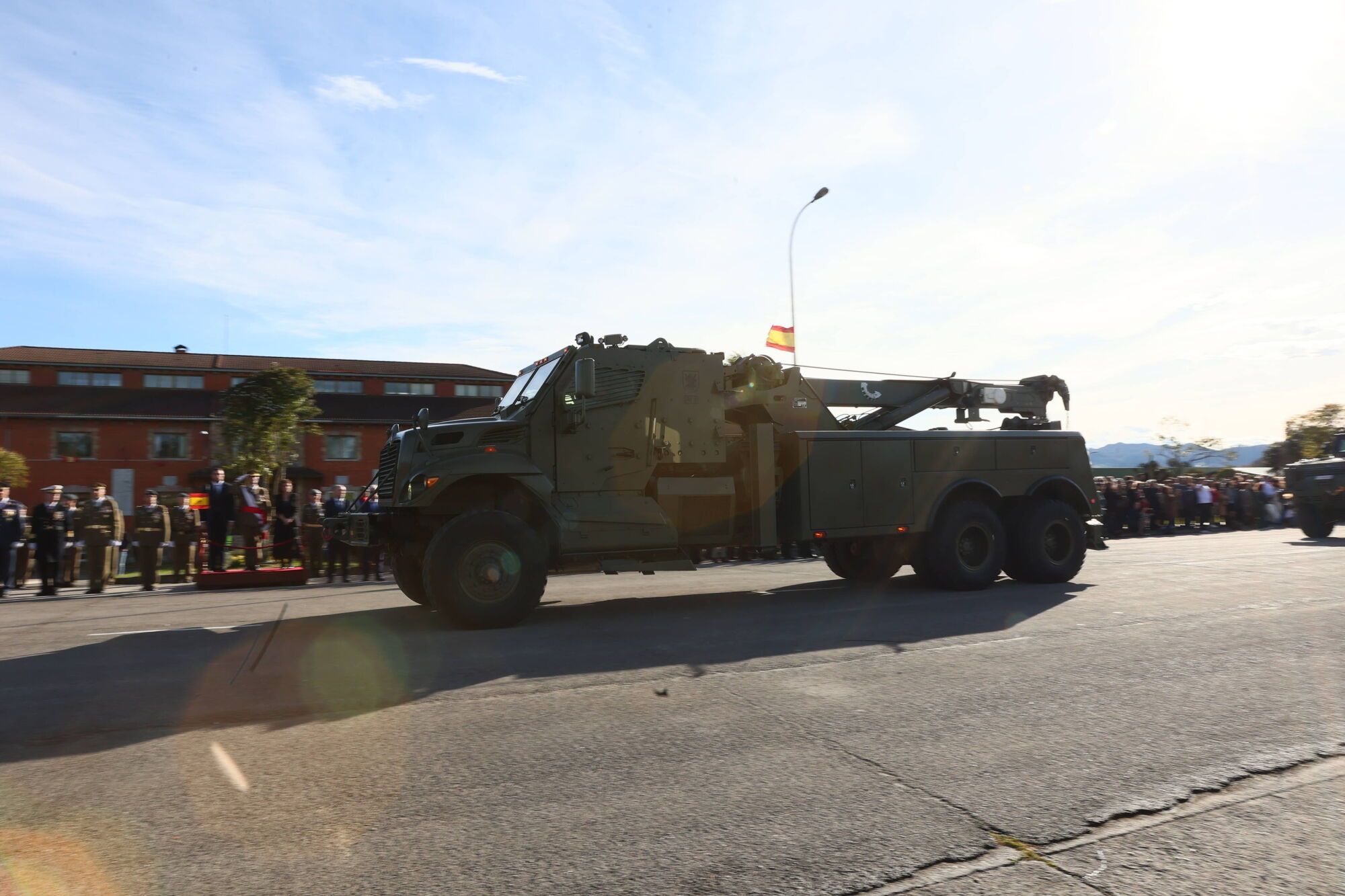 EN IMÁGENES: El acuartelamiento "Cabo Noval" se vistió esta mañana de gala para celebrar el día de la Inmaculada