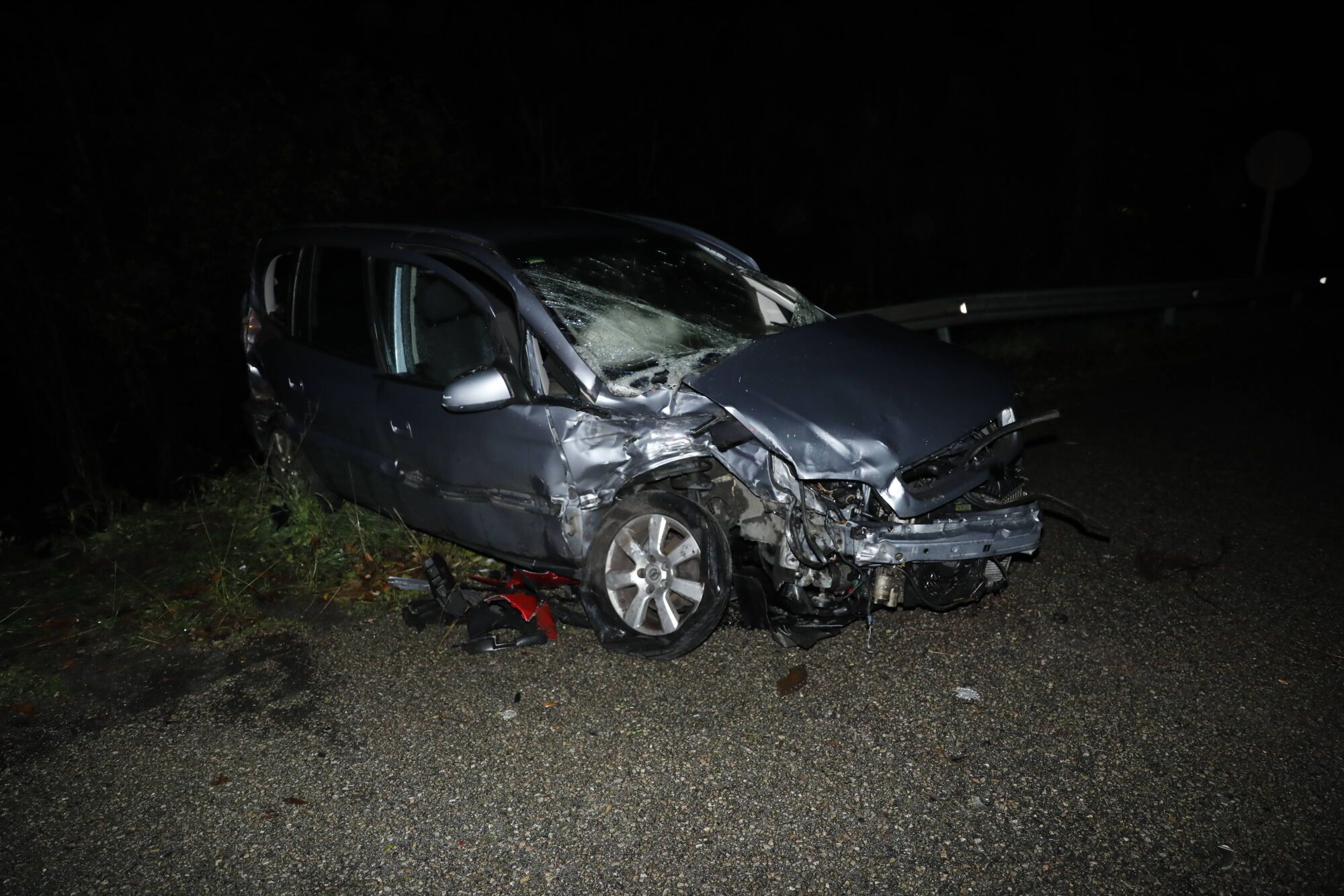 EN FOTOS: Angustioso rescate en Tineo tras un accidente en el que un coche cayó al río 