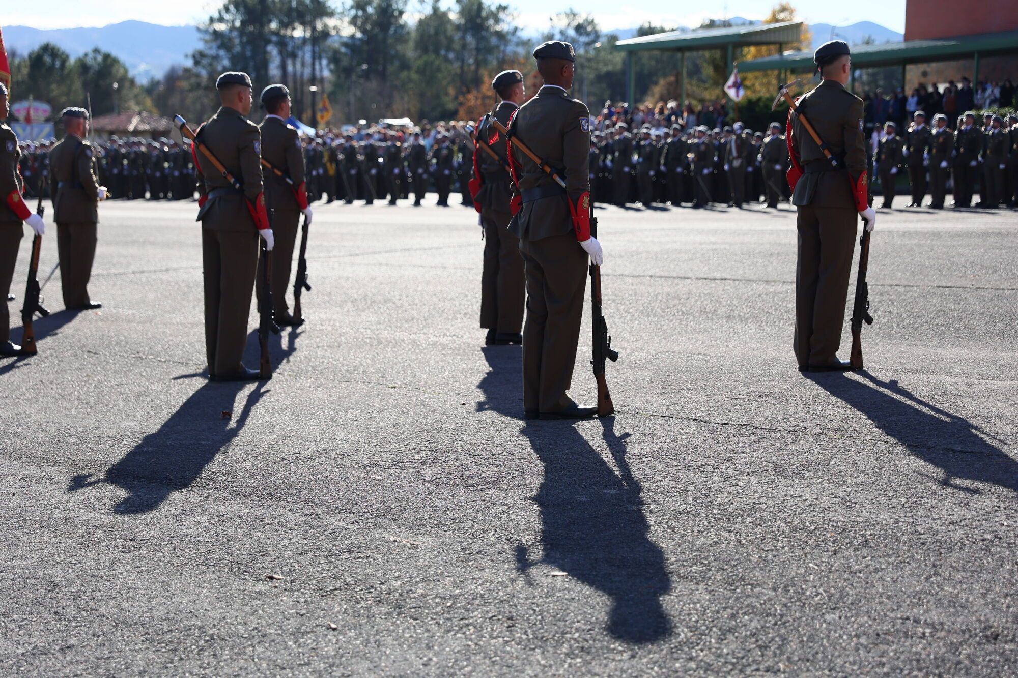 EN IMÁGENES: El acuartelamiento "Cabo Noval" se vistió esta mañana de gala para celebrar el día de la Inmaculada