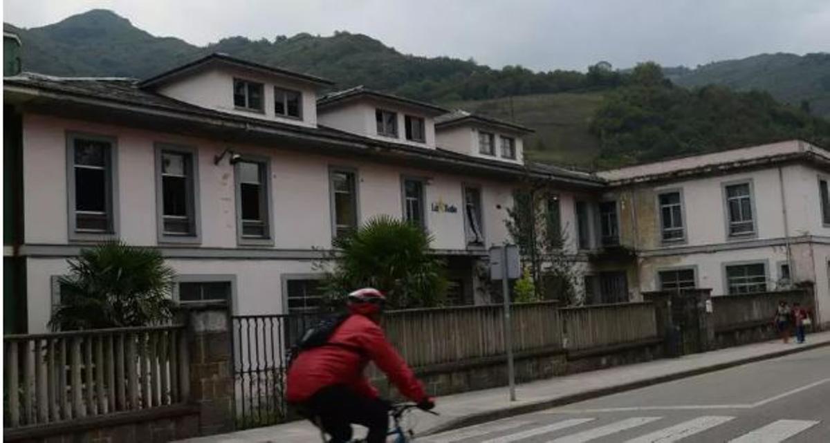 Antiguo colegio La Salle de Turón