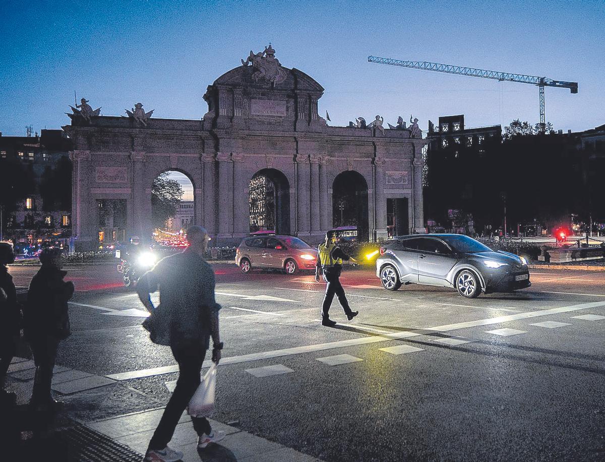 Imagen de la Plaza de Independencia de Madrid (Puerta de Alcalá), que delimita el inicio del barrio con las viviendas más caras de España.