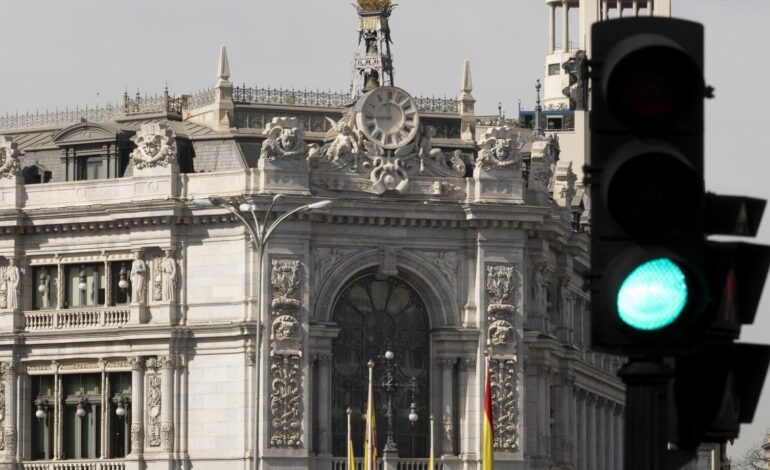 El Tesoro coloca 4.976 millones de euros en letras a 6 y 12 meses y eleva la rentabilidad ofrecida a los inversores