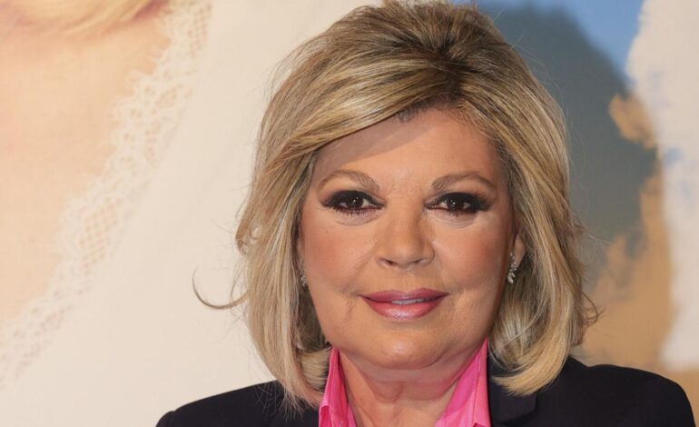 Imágenes del día: Terelu Campos apoya la huelga nacional de médicos y envía un contundente mensaje