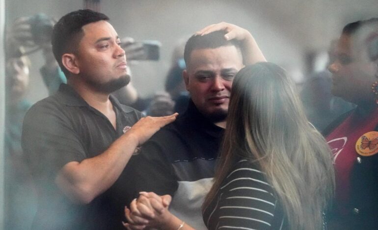 Una jueza de EEUU ordena liberar de la custodia del ICE a Kilmar Abrego, el deportado por error a la megacárcel de Bukele