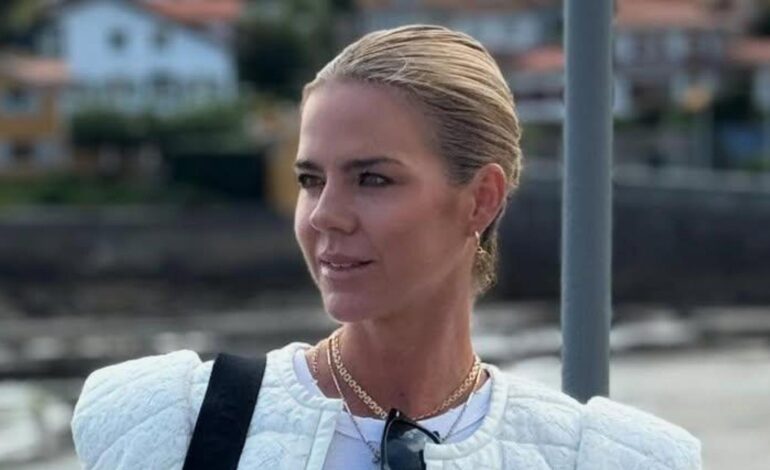 El anillo que luce Amelia Bono está rebajado y es ideal para regalar en tu próximo amigo invisible