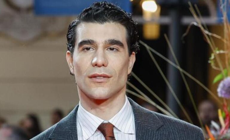 Javier Calvo vuelve a la vida pública en Madrid 30 días después de su ruptura con Javier Ambrossi: todos los detalles