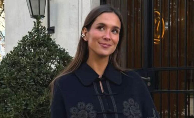 Ficha el ‘trench’ de Stradivarius que tiene María Pombo y se convierte en el ‘must’ de la temporada: los detalles