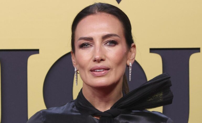 El impresionante vestido de terciopelo y con detalle joya de Nieves Álvarez que te enamorará