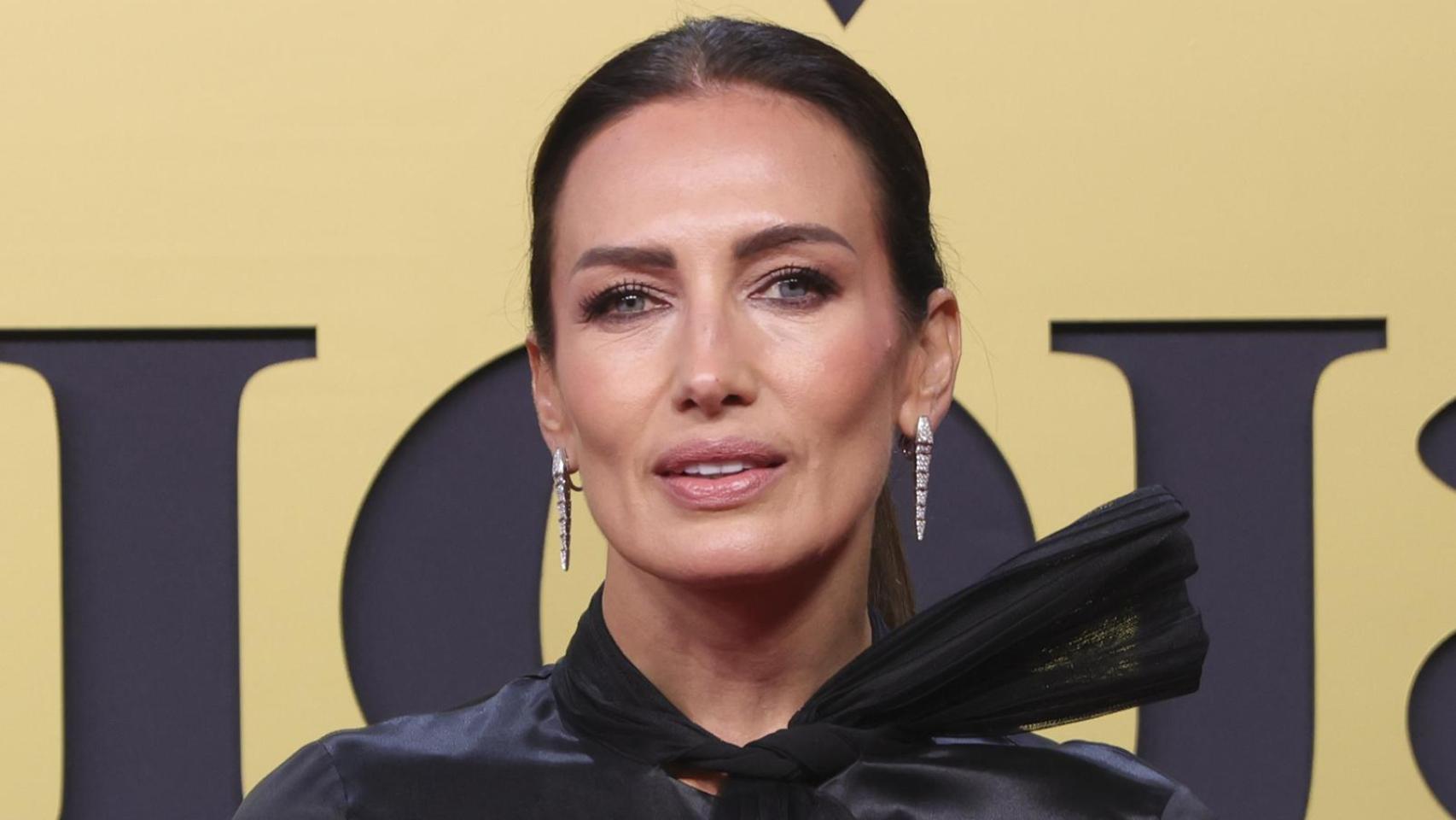 El impresionante vestido de terciopelo y con detalle joya de Nieves Álvarez que te enamorará