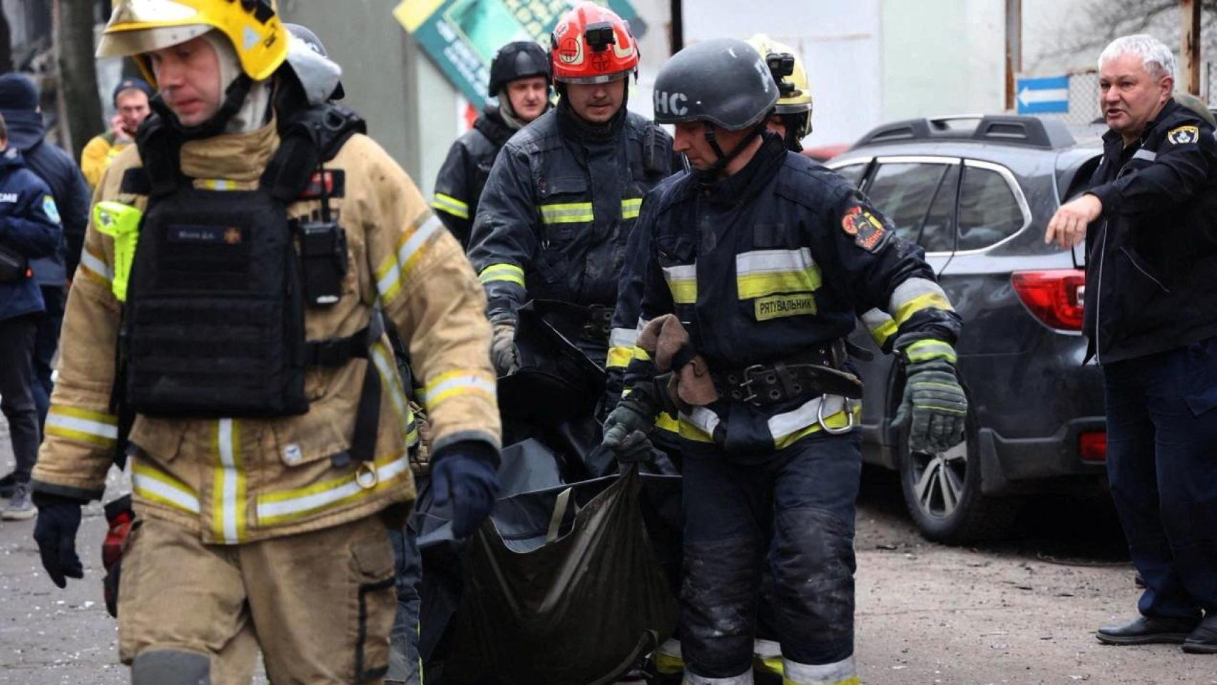 Cuatro muertos y 22 heridos en un ataque ruso contra Dnipró mientras EEUU y Ucrania retoman el diálogo para la paz