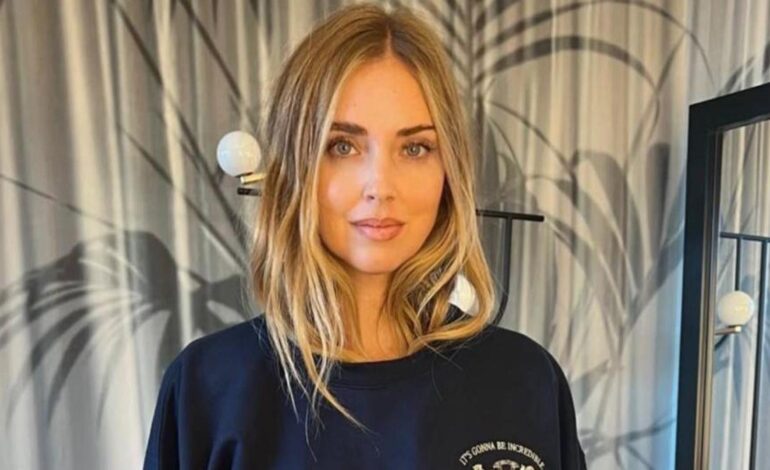 La nueva sudadera de Chiara Ferragni que eleva al máximo la tendencia ‘college’