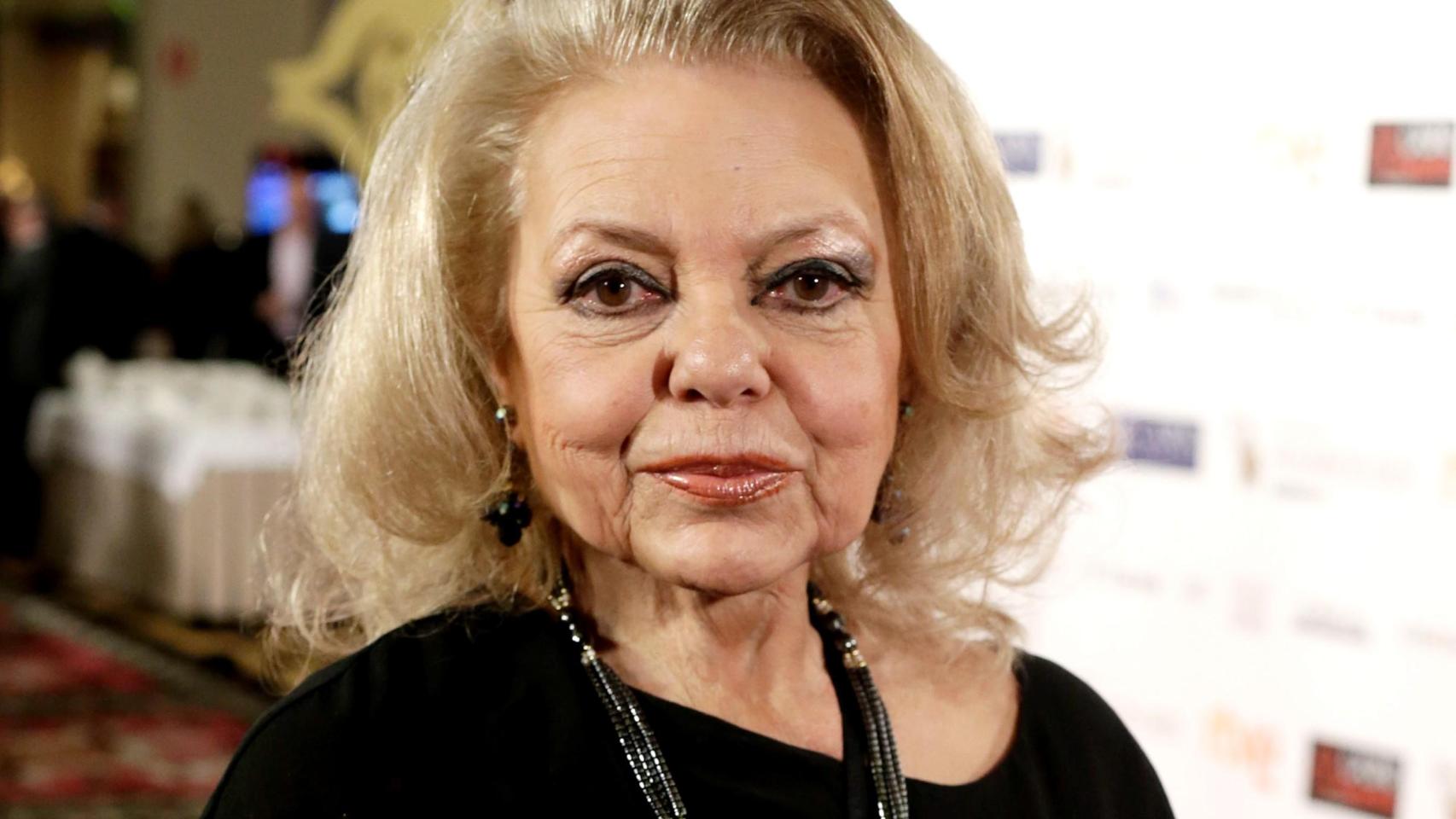 el disgusto de sus hijastras y un gesto clave