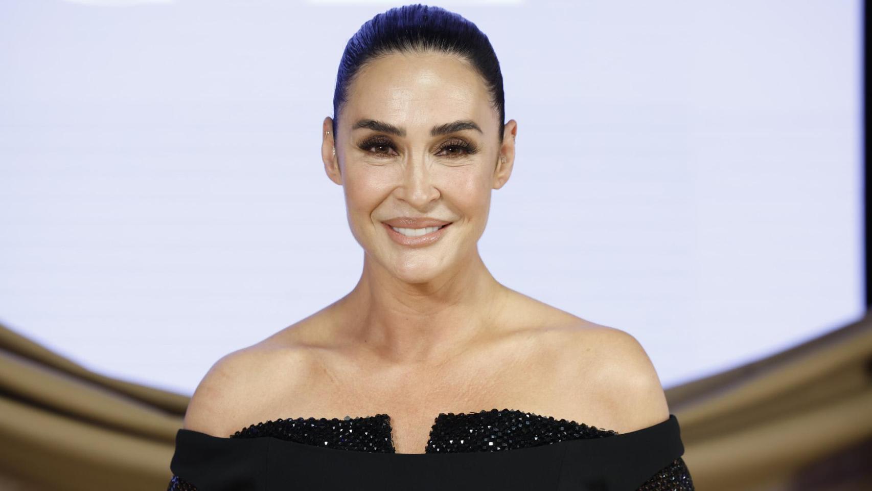 Imágenes del día: Vicky Martín Berrocal muestra su original árbol de Navidad cubierto con un velo de novia