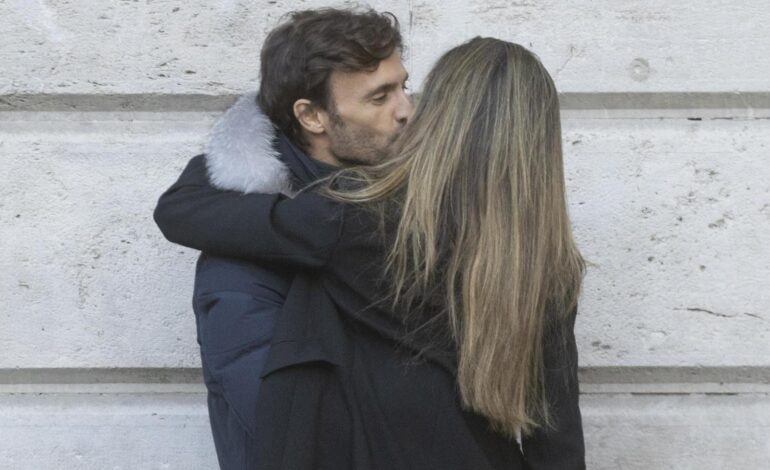 derroche de besos y amor con una desconocida mujer por las calles de Madrid