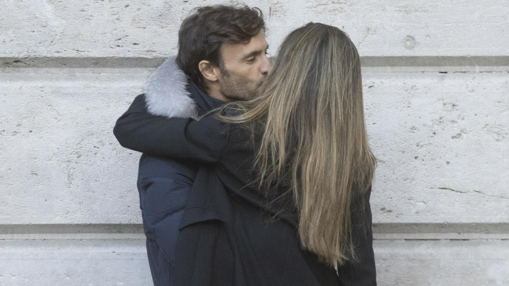 derroche de besos y amor con una desconocida mujer por las calles de Madrid