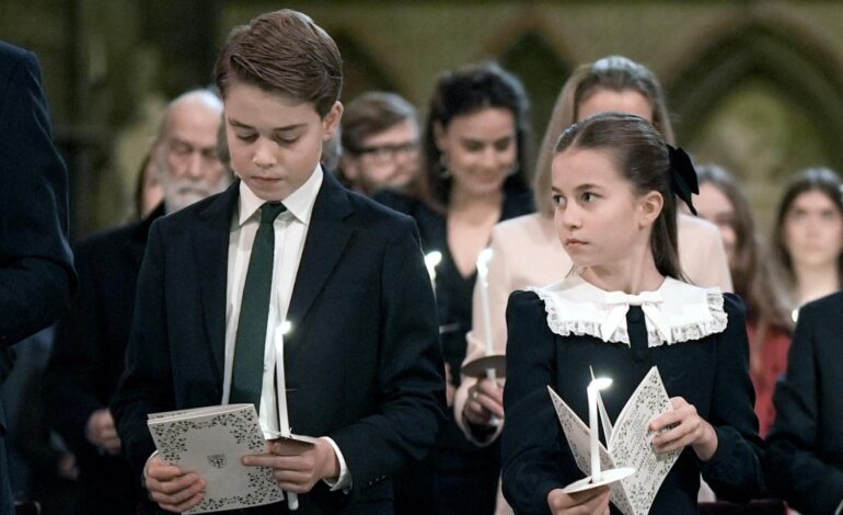 Charlotte y sus hermanos roban el protagonismo a Guillermo y Kate Middleton en el servicio de villancicos de Westminster