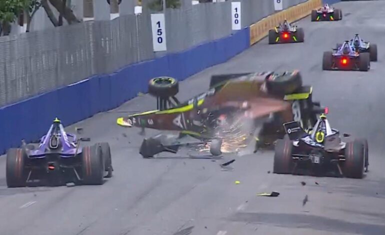 El debut de Pepe Martí en la Fórmula E pudo acabar en tragedia tras embestir a dos rivales en un gran accidente