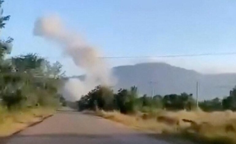 9 muertos y casas quemadas