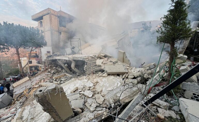 Israel asegura que Hezbolá está rearmándose y lanza una ola de bombardeos contra sus centros de entrenamiento en Líbano