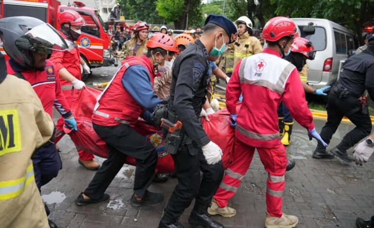 Al menos 20 muertos por un incendio en un edificio de siete plantas en Yakarta (Indonesia)