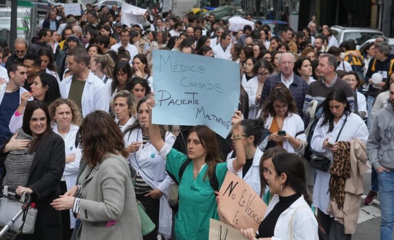 Sanidad convoca a los médicos en plena huelga nacional por el Estatuto Marco