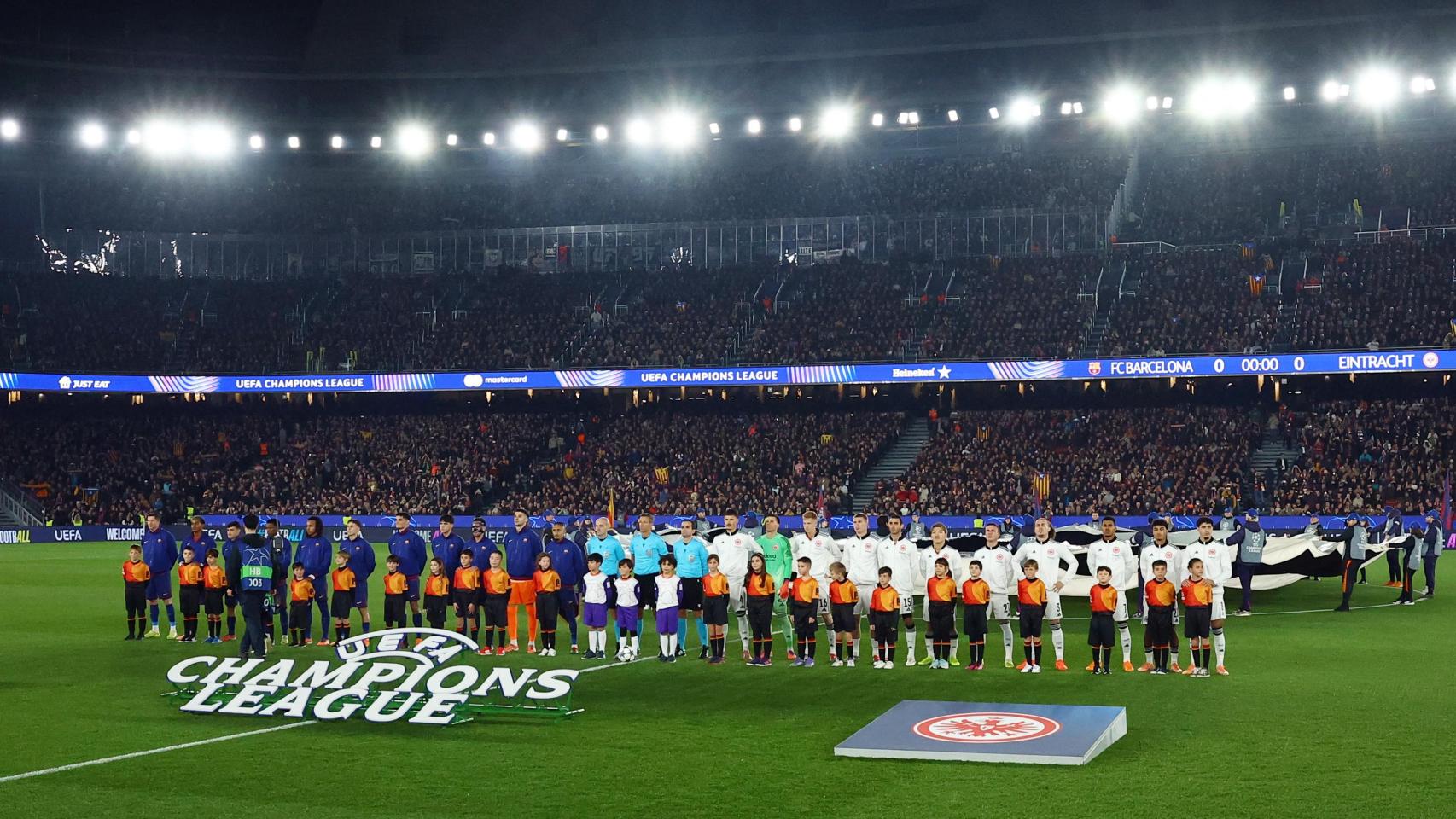 El Barça aprende de los errores del pasado y evita una nueva invasión de aficionados del Eintracht en el Camp Nou