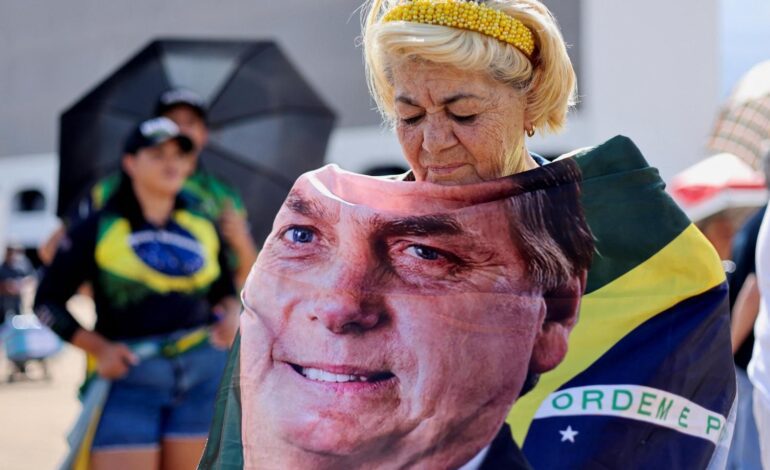 La Cámara de Diputados de Brasil aprueba rebajar la pena de cárcel por golpismo de Bolsonaro a poco más de 2 años