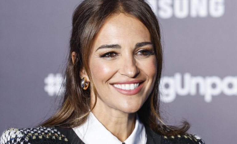 El abrigo gabardina de Paula Echevarría, con cuello de pelo removible, que estiliza la figura