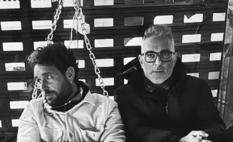 Kiko Hernández, amenazado de muerte, se encadena junto a su marido Fran Antón en Melilla y se suma a su huelga de hambre