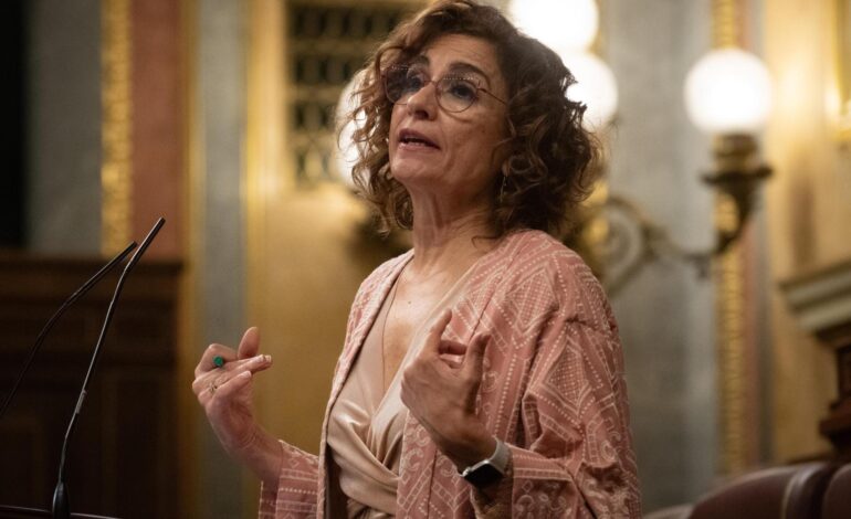 Sánchez sólo podrá gobernar subiendo la recaudación fiscal y tirando de los fondos UE tras el segundo ‘no’ a la senda de déficit.