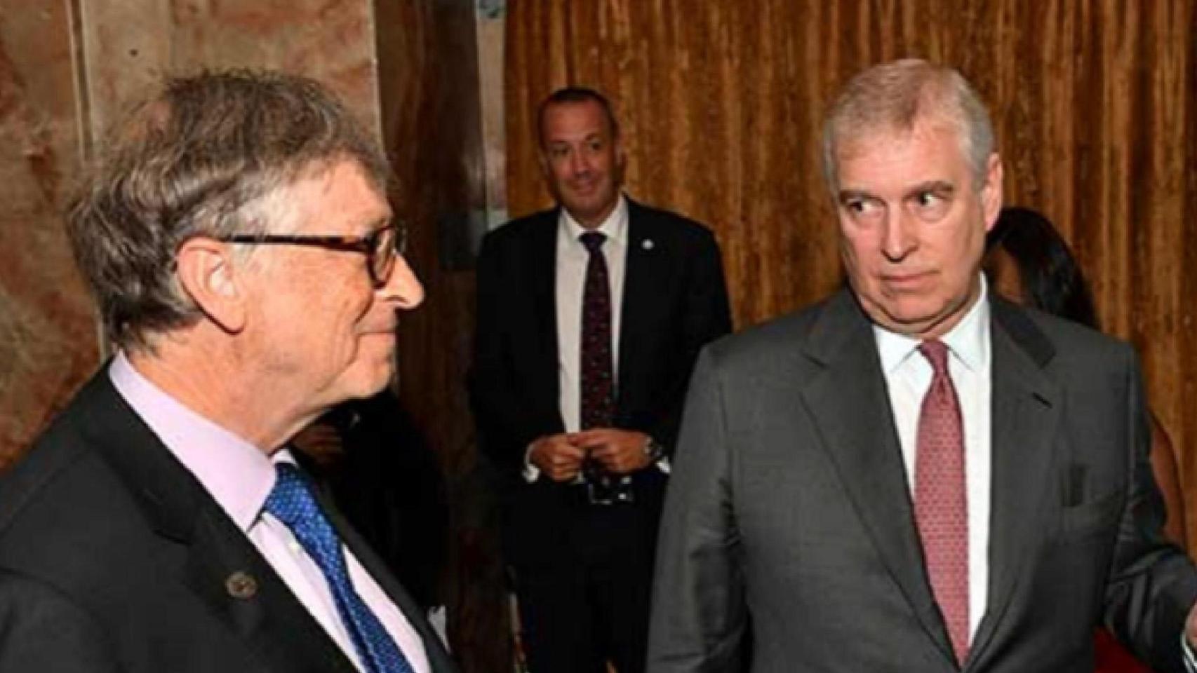 El expríncipe Andrés, junto a Bill Gates, aparece en las 19 «inquietantes» fotografías del archivo de Jeffrey Epstein