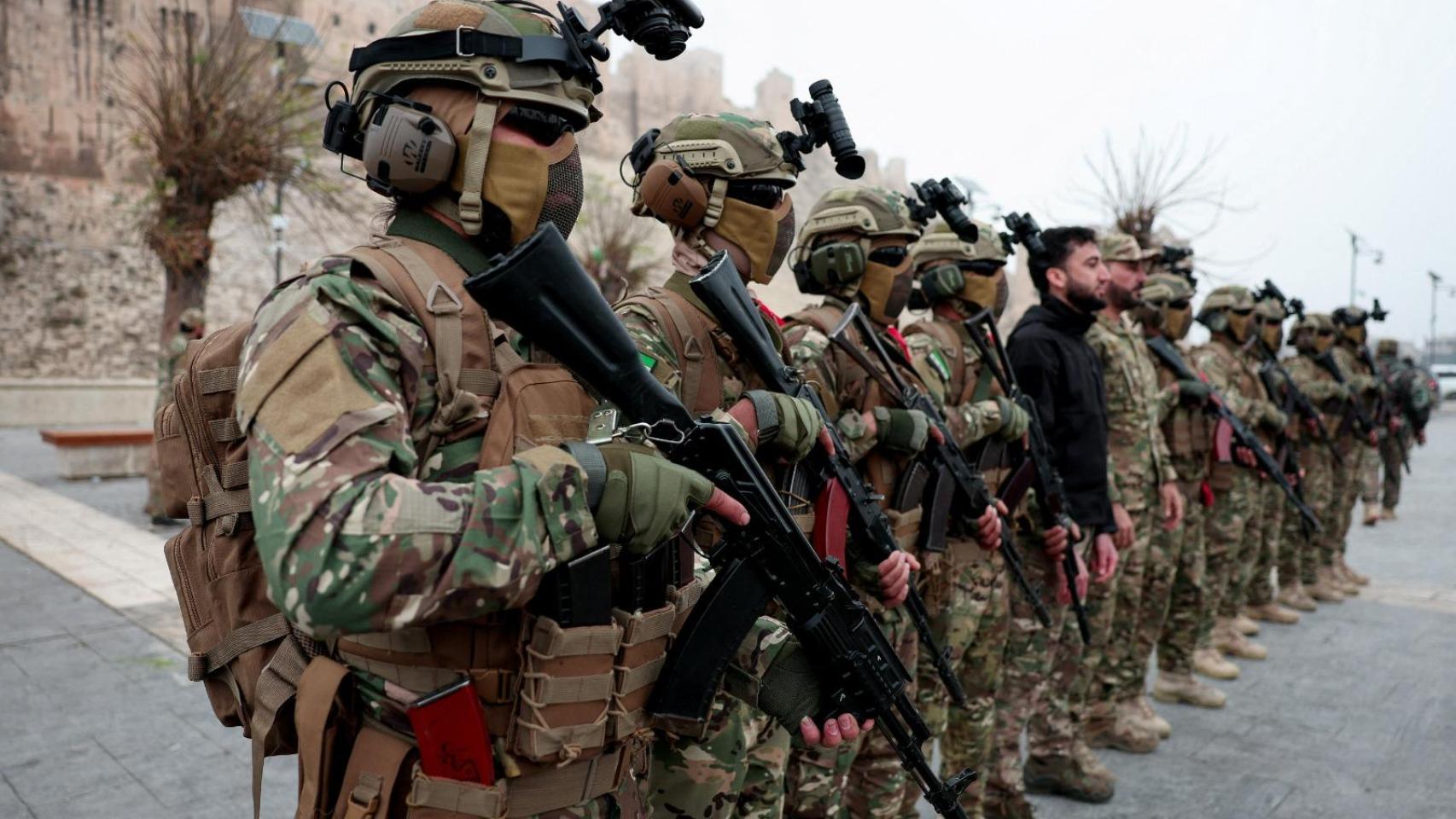 El atacante estaba camuflado en el ejército regular