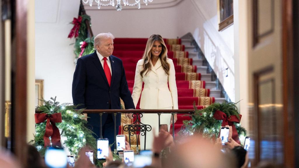 El presidente Donald Trump y la primera dama Melania Trump durante una recepción navideña en la Casa Blanca a finales de este mes.