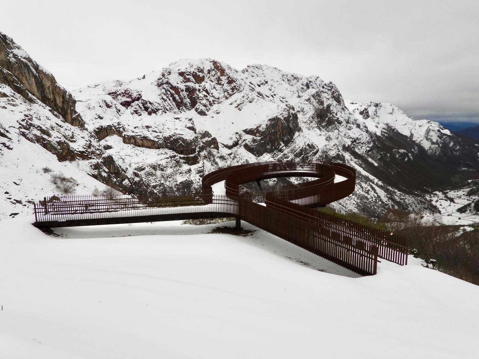 EN FOTOS: La imagen navideña que luce Somiedo, uno de los principales destinos del puente festivo en Asturias