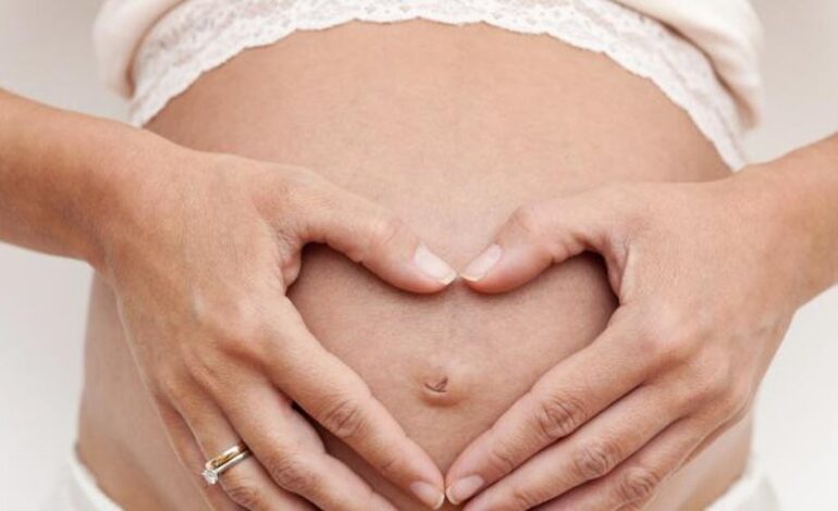 Las pruebas que los médicos internistas recomiendan a las mujeres antes del embarazo y la menopausia