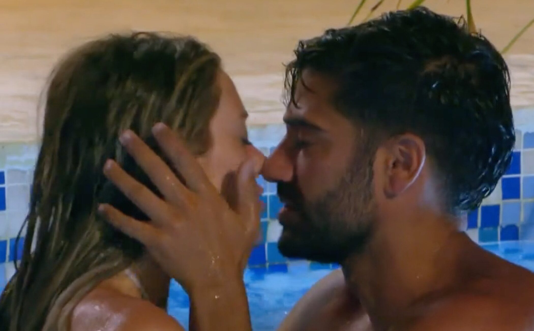 Claudia cambia de tentador y se besa con Aitor mientras Noelia le confiesa a Gilbert que no quiere seguir tentándolo en ‘LIDLT 9’