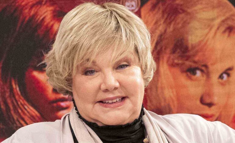 La hija de Karina explica cómo está siendo la recuperación de su madre tras ser operada de la cadera