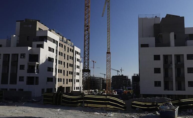 Los Ayuntamientos solo podrán invertir en vivienda 6.000 millones de los 50.000 que tienen ahorrados